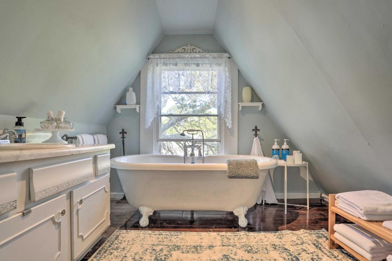Coastal, Walkable Home In Historic Southport! Extérieur photo